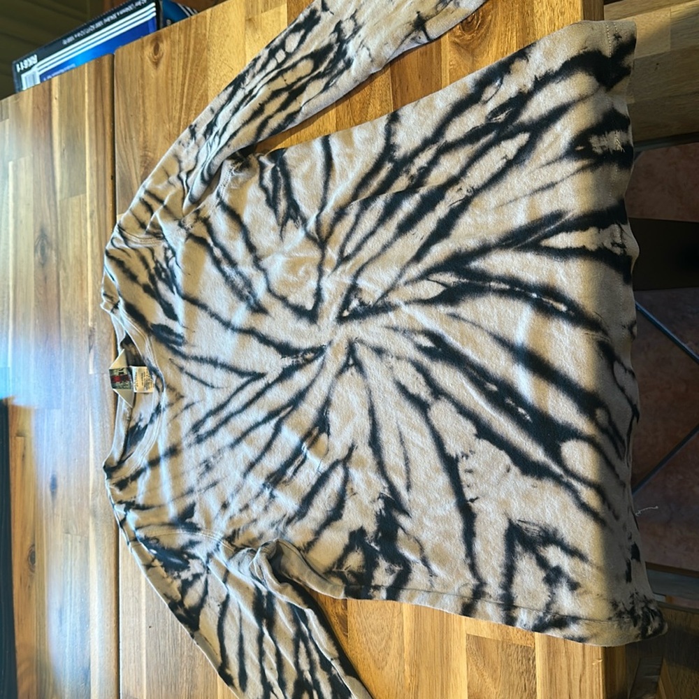 Ladies long sleeved shirt size L